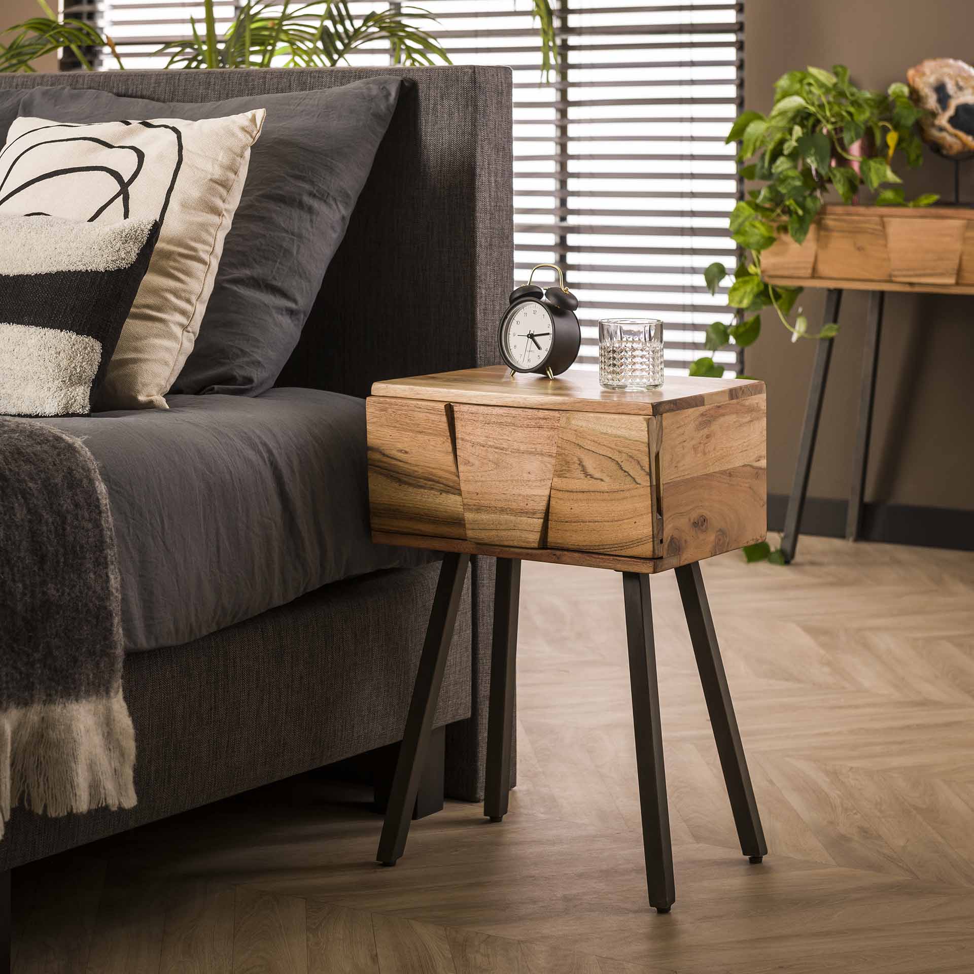 Zistra 206 fa éjjeliszekrény