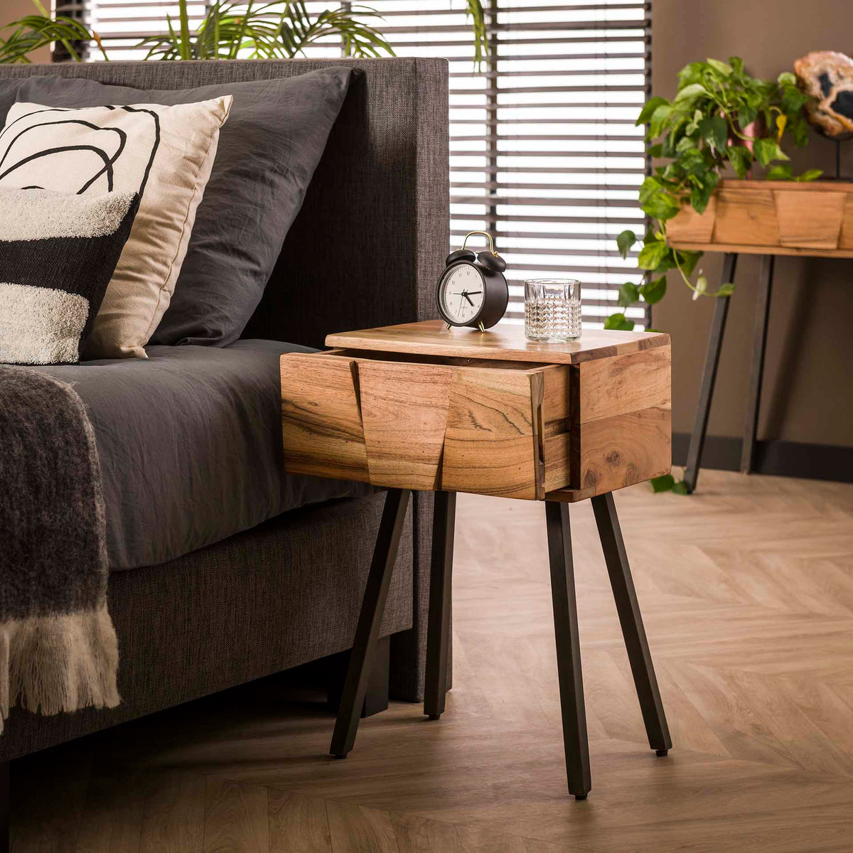 Zistra 206 fa éjjeliszekrény