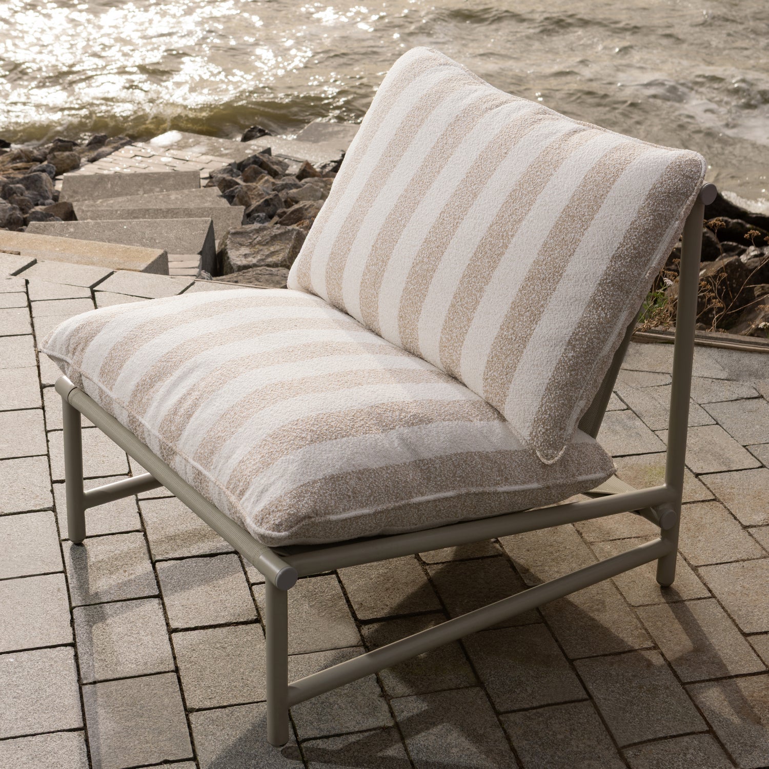 elvo kerti lounge fotel minimalista aluminium vazzal
