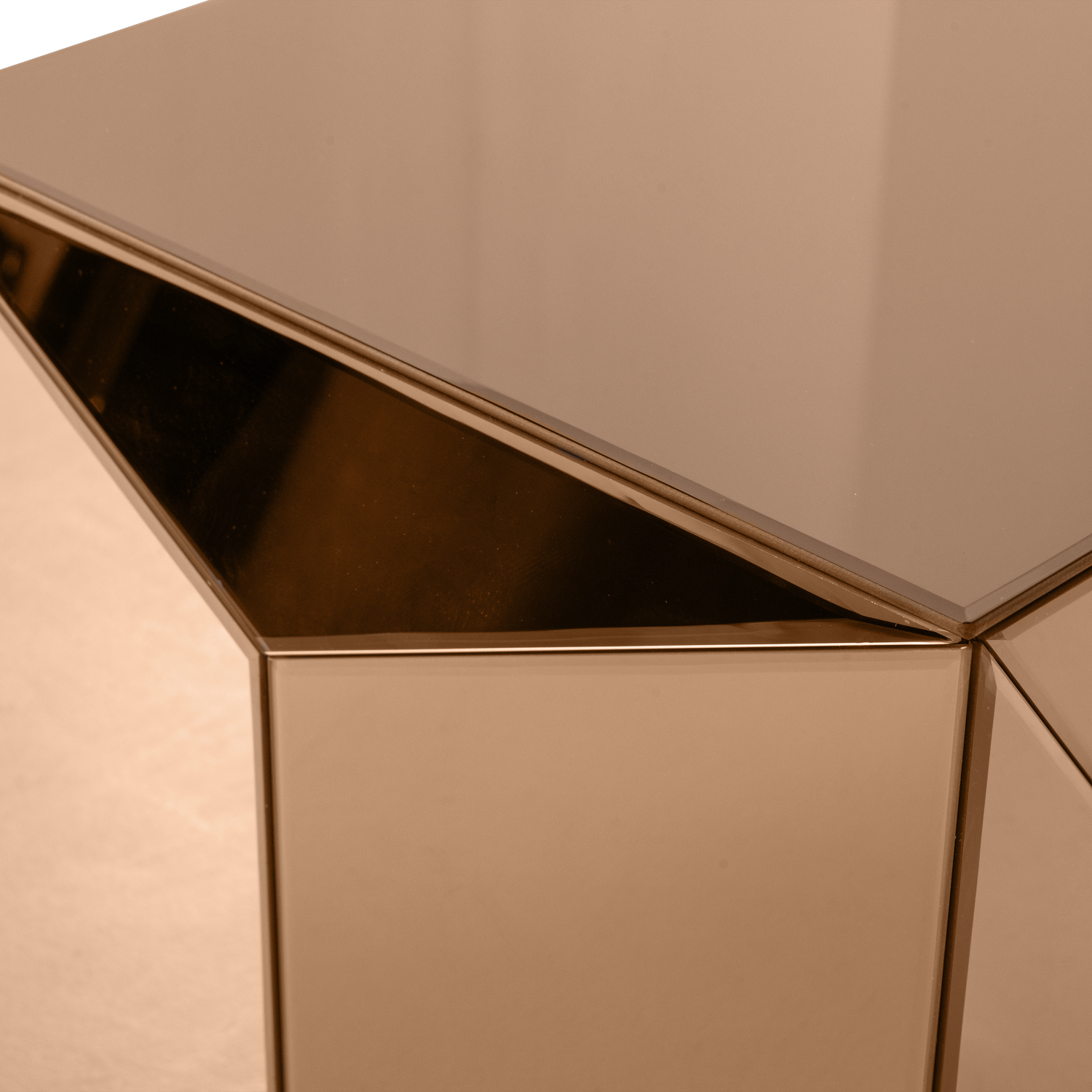 glintz lerakoasztal geometrikus design tukoruveg felulettel