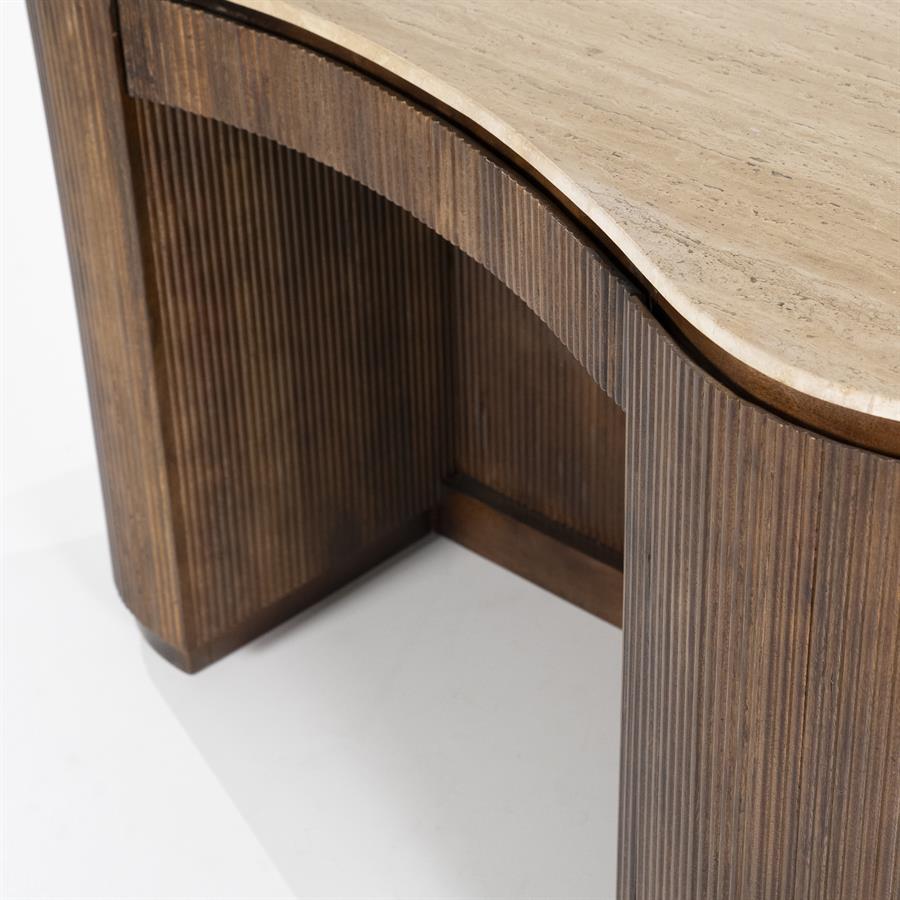 Desk Mari