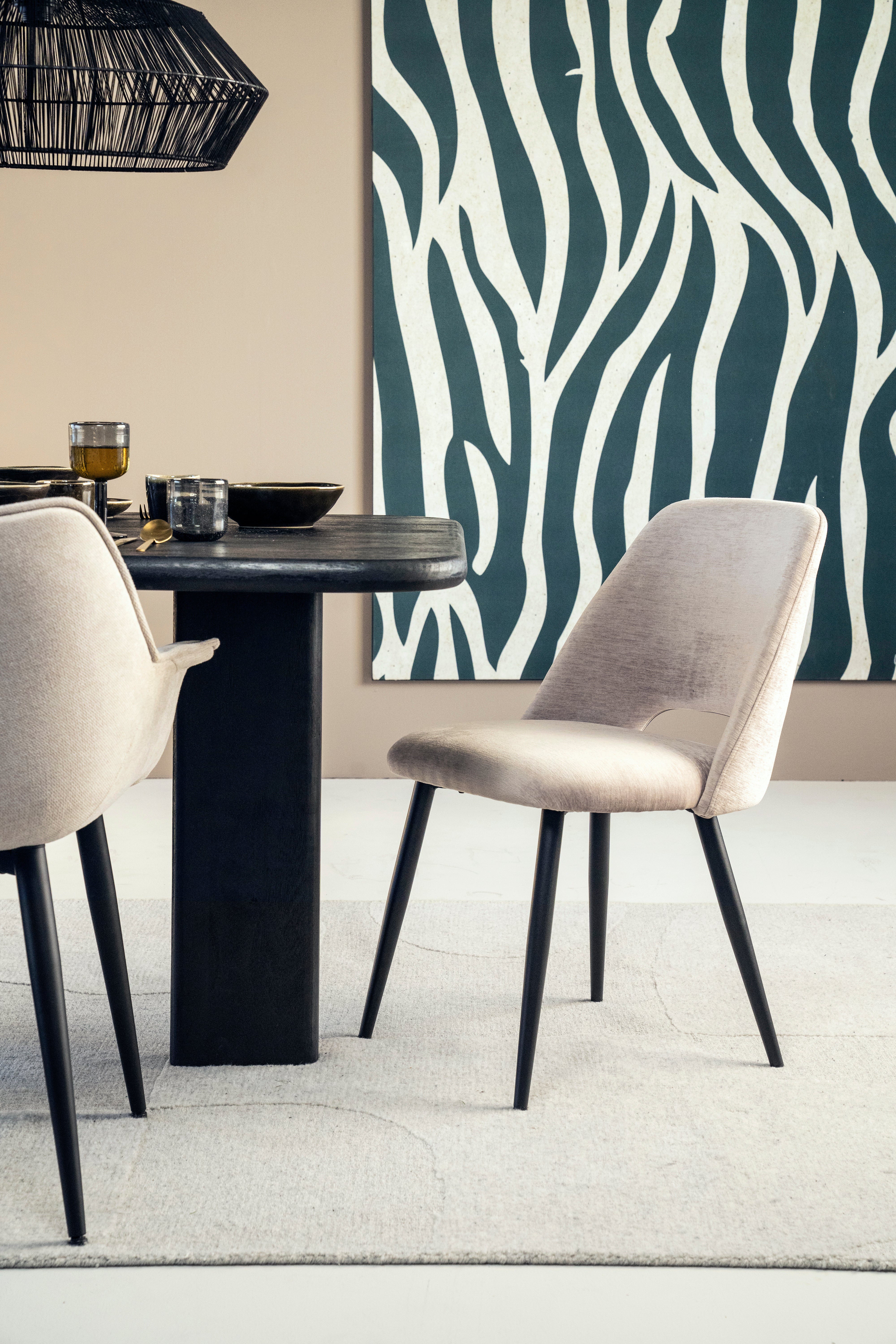 Esmee szék – Kifinomult design, gecoat fém vázzal