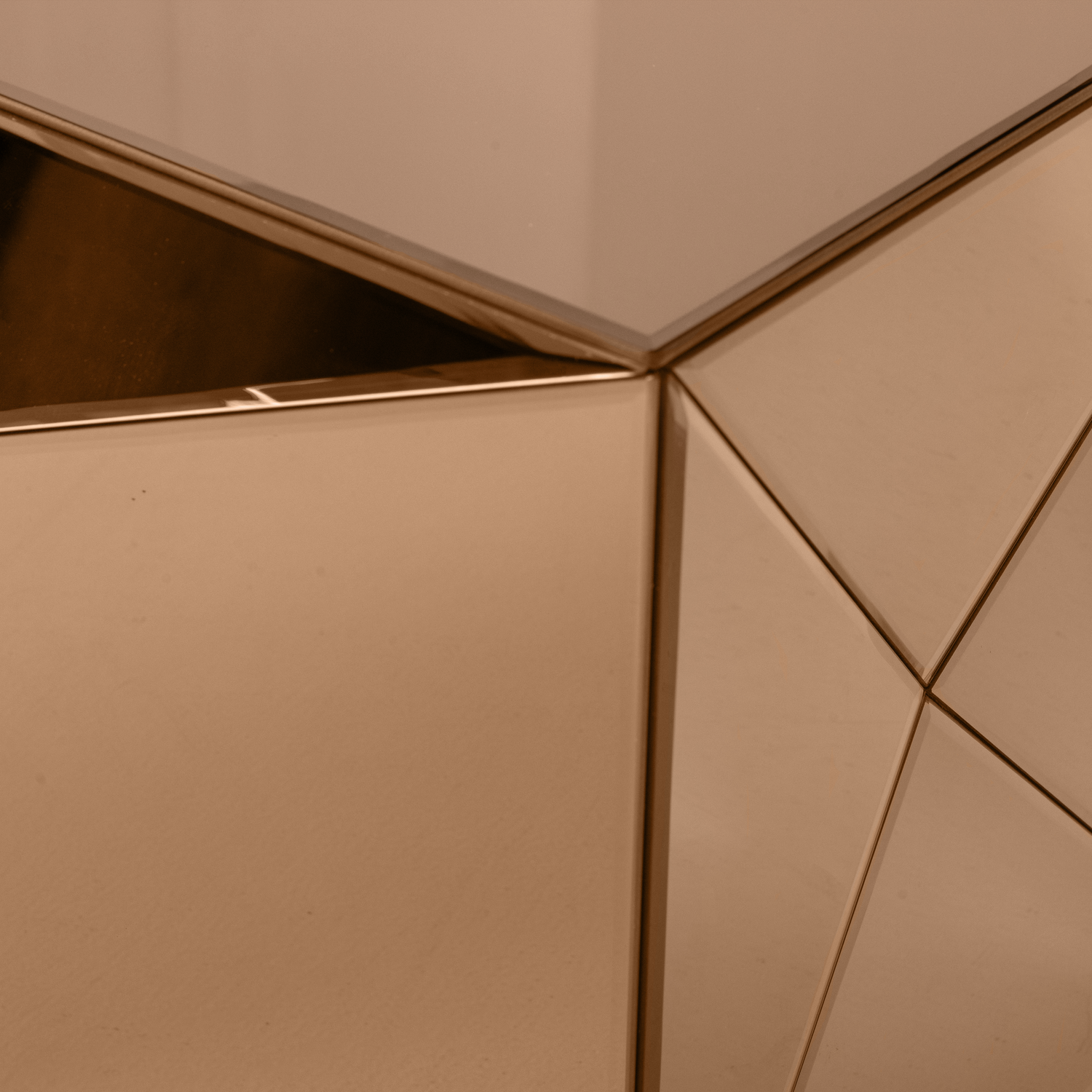glintz lerakoasztal geometrikus design tukoruveg felulettel